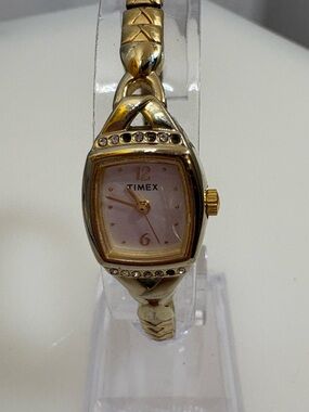 Vintage Timex Women's Gold-Tone Bracelet Watch with Shiny Cream Dial Dainty